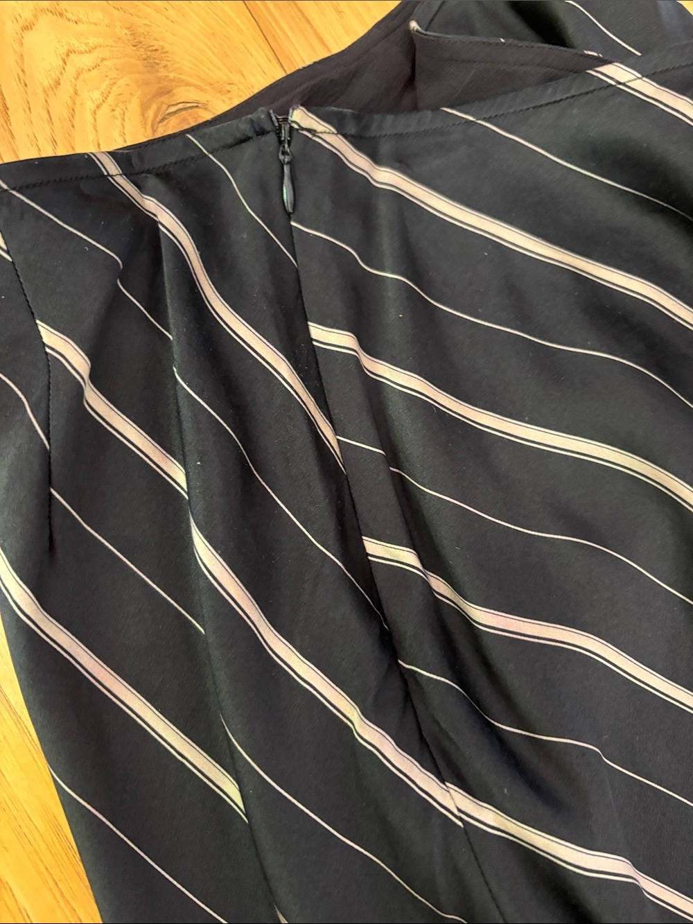 CONTEST | Black Diagonal Striped Silk Blend Minimalist Elegant Skirt | Size M - Picture 3 of 6
